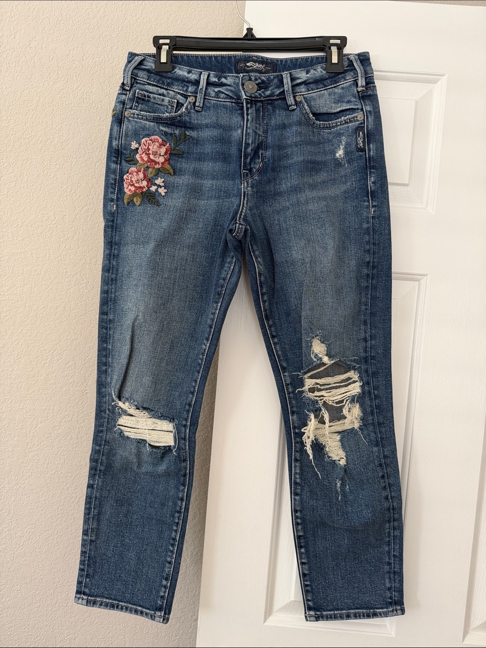 Silver Jeans Women's Distressed Skinny Jeans with Rose Embroidery - Blue